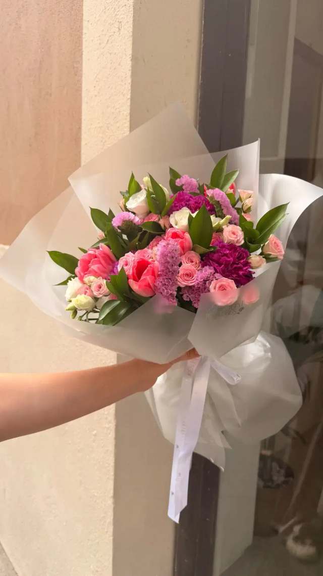 Tulipanes y claveles fucsia