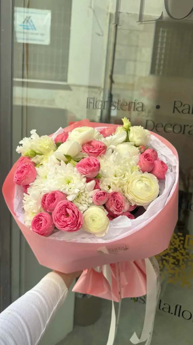 Rosas peonía y crisantemo