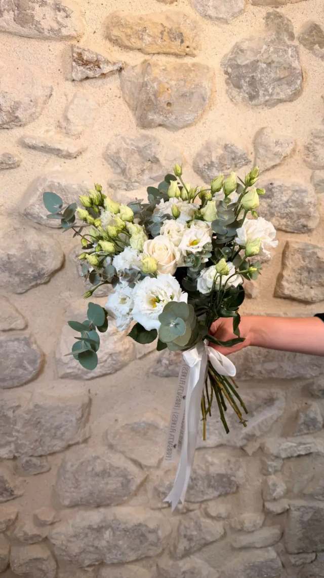 Lisianthus blanco y rosa de racimo