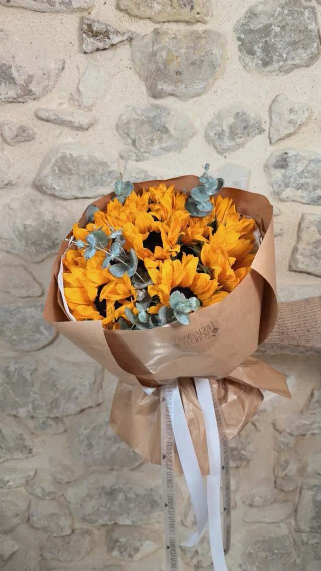 Girasoles con eucalipto