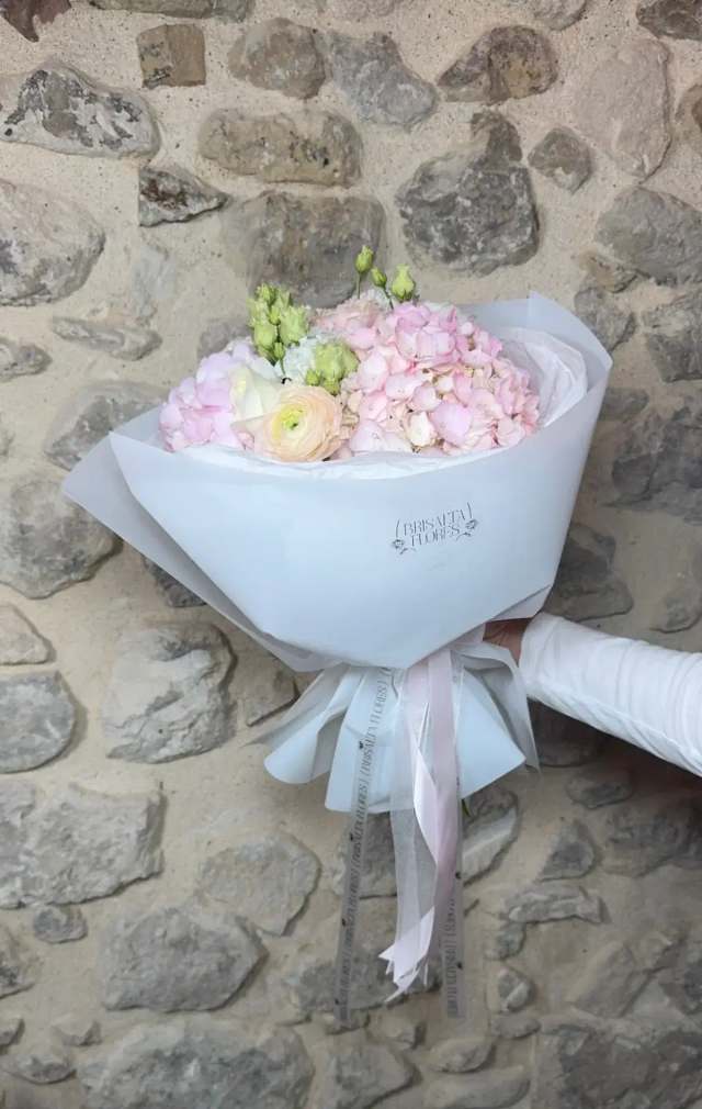 Hortensia y ranúnculo Mini