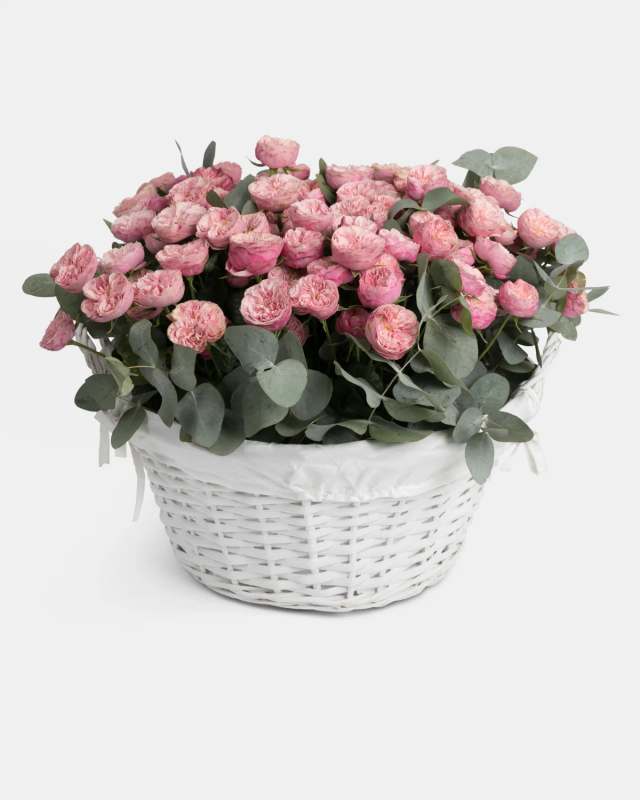 Cesta de rosas y eucalipto 1